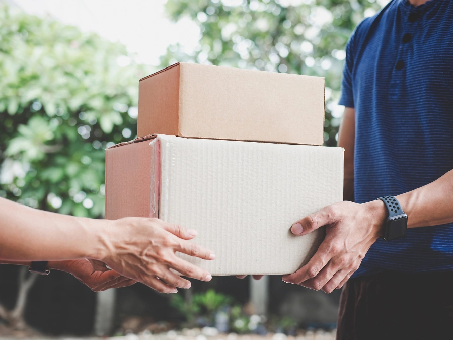 900x675 Paketversand