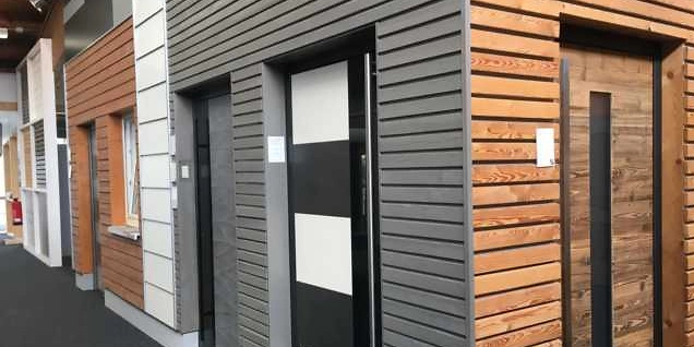 600x340 Haustürenausstellung Hof