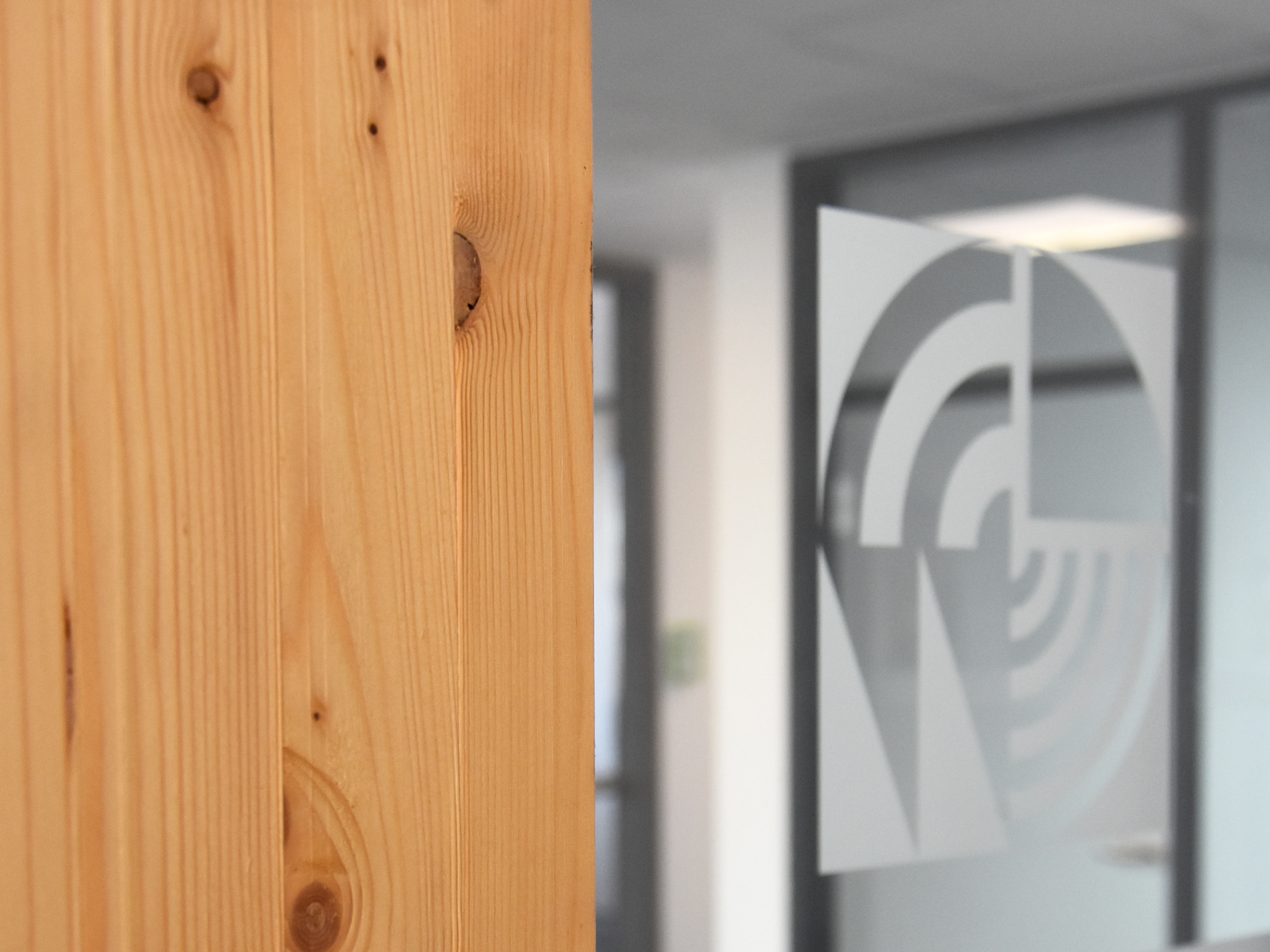 900x600 Holz mit Glas-Wurzbacher-Logo 900x600 Holz mit Glas-Wurzbacher-Logo