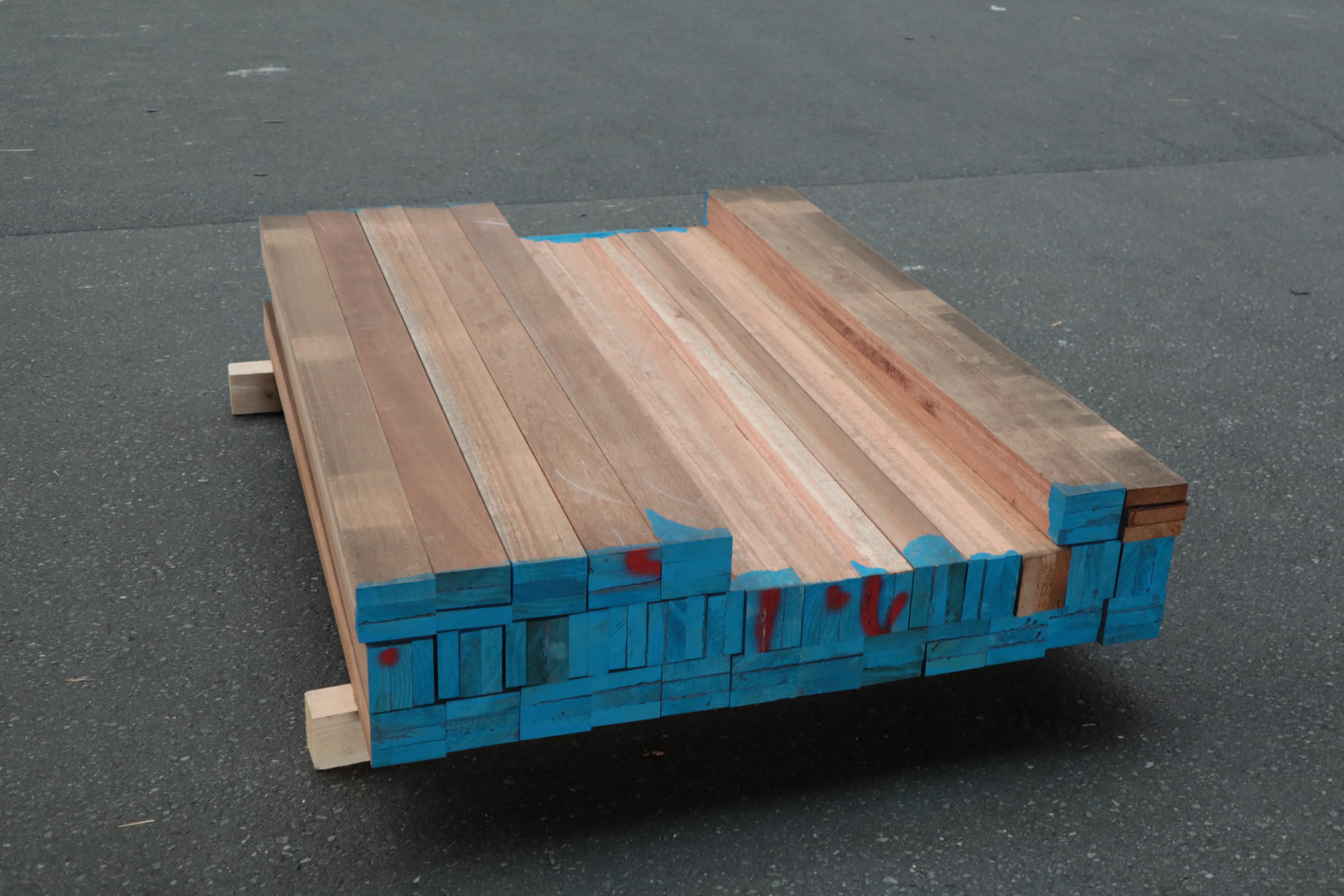 \\Ad.wurzbacher.de\systems\Allgeier\ShopBilder\Holz- und Plattenwerkstoffe\T&uuml;r- & Fensterkanteln EA\72x86mm Fensterkantel Meranti 140cm\IMG_2560.JPG