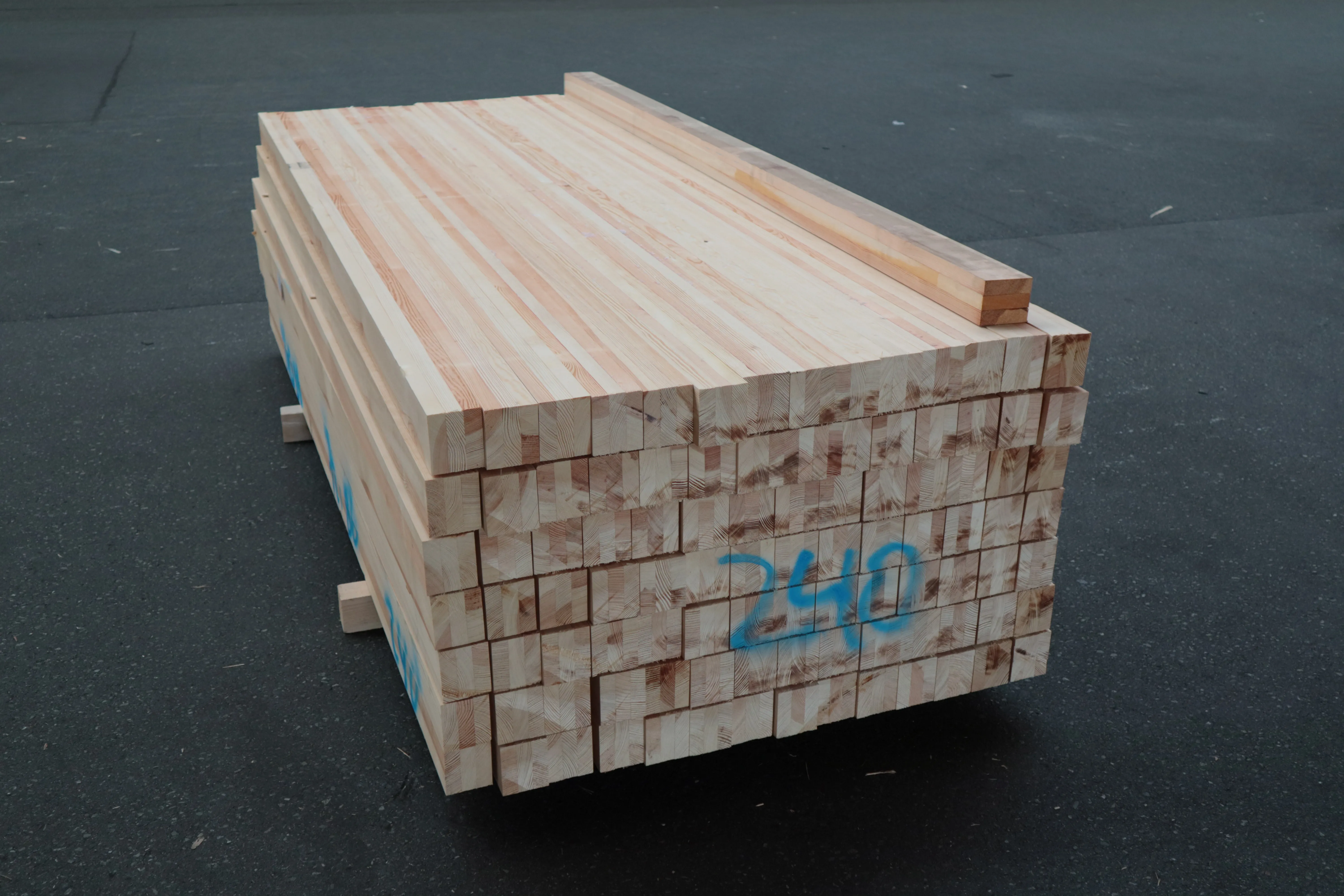 \\Ad.wurzbacher.de\systems\Allgeier\ShopBilder\Holz- und Plattenwerkstoffe\T&uuml;r- & Fensterkanteln EA\72x86mm Fensterkantel Kiefer 240cm\IMG_2552.JPG