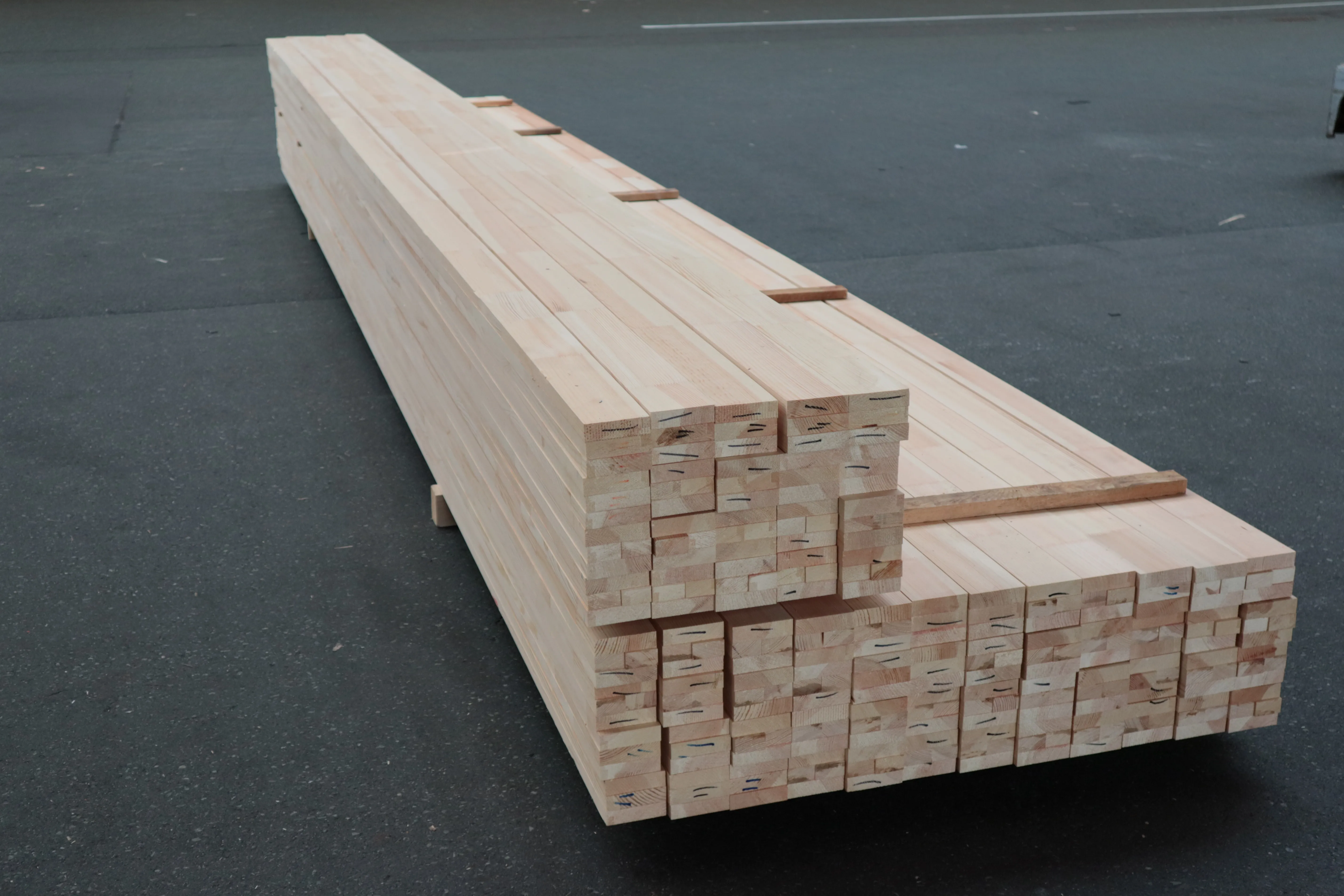 \\Ad.wurzbacher.de\systems\Allgeier\ShopBilder\Holz- und Plattenwerkstoffe\T&uuml;r- & Fensterkanteln EA\72x86mm Fensterkantel Kiefer 600cm\IMG_2556.JPG