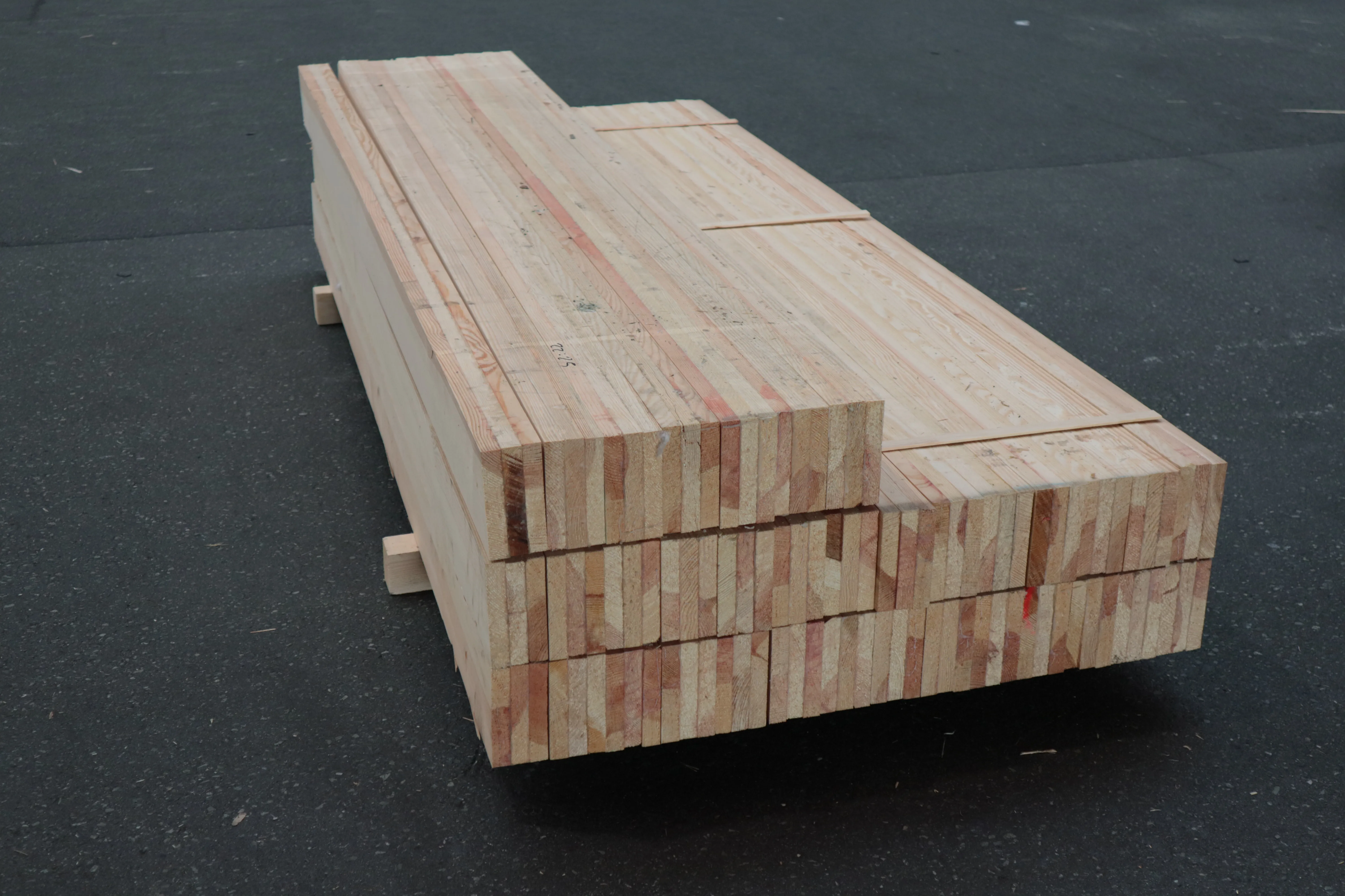 \\Ad.wurzbacher.de\systems\Allgeier\ShopBilder\Holz- und Plattenwerkstoffe\Tür- & Fensterkanteln EA\72x145mm Türkantel Kiefer 250cm\IMG_2543.JPG