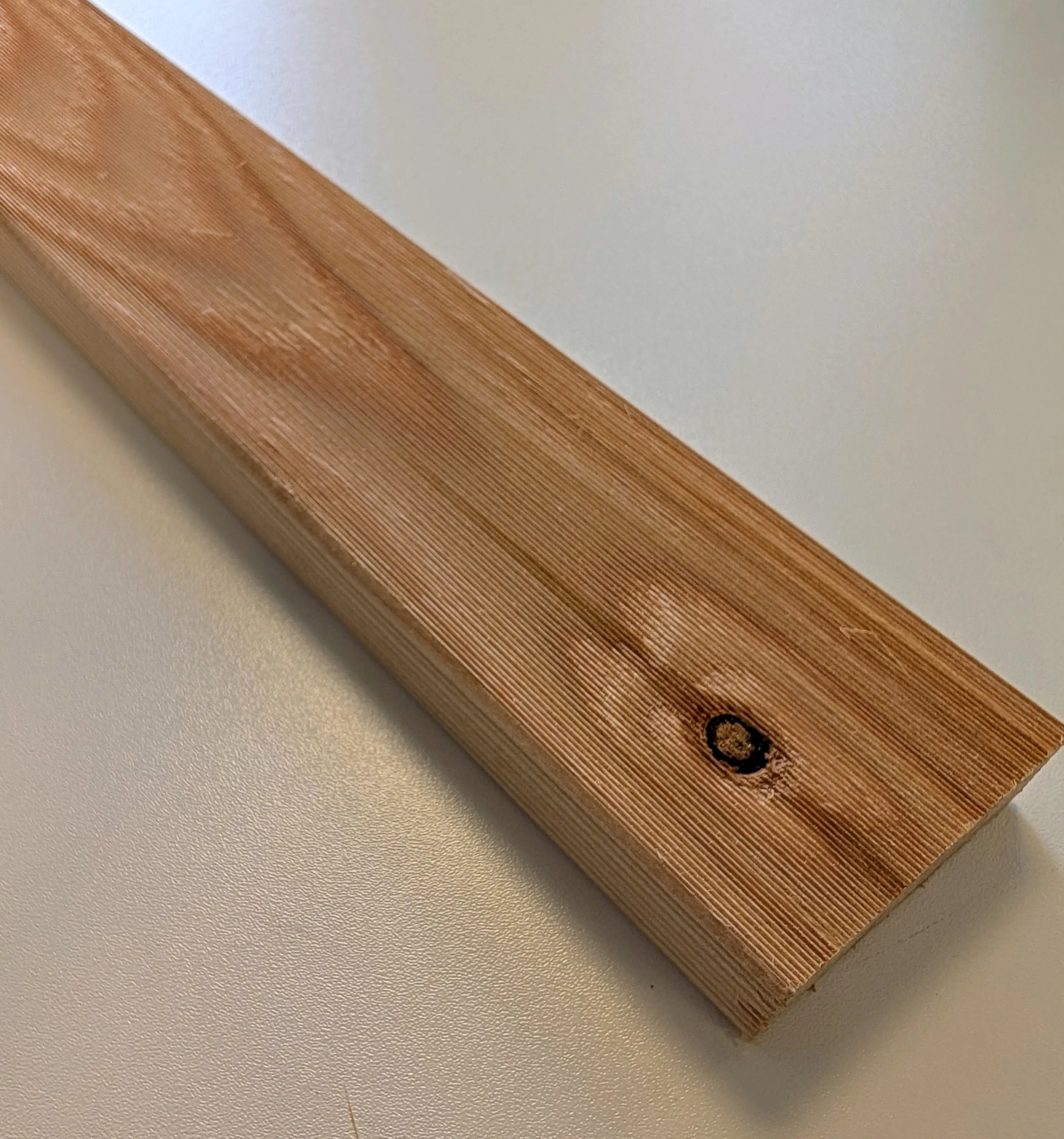 \\Ad.wurzbacher.de\systems\Allgeier\Shopbilder\Holzbau\Eigenaufnahmen\22x60 heimische Lärche Fassadendeckleiste feingeriffelt.jpg