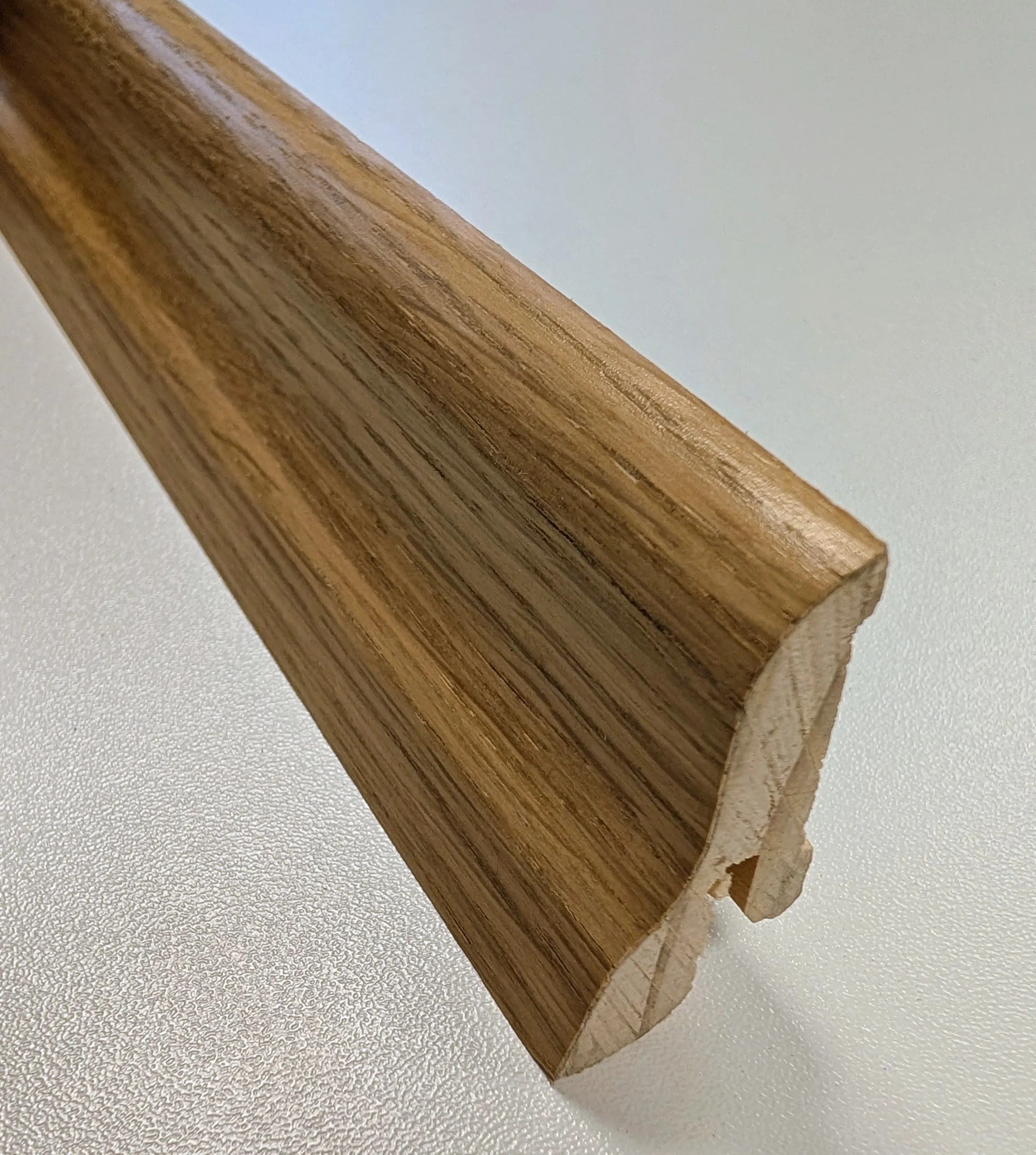 \\Ad.wurzbacher.de\systems\Allgeier\Shopbilder\Boden_Wand_Decke\Osmo\22x40mm Sockelleiste Eiche furniert geschwungen lackiert, Fichtekern f&uuml;r Clip 3 (2).jpg