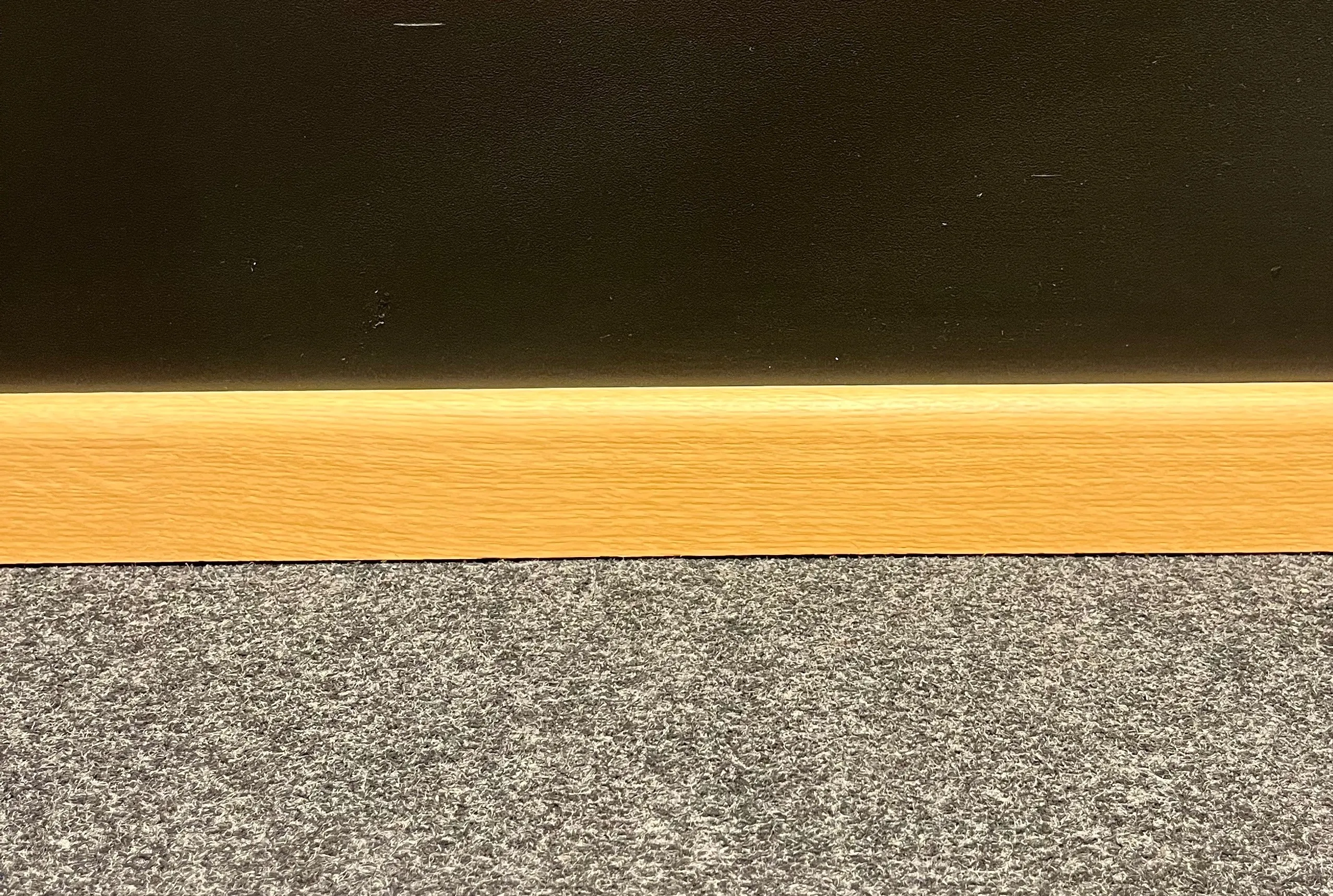 \\Ad.wurzbacher.de\systems\Allgeier\Shopbilder\Boden_Wand_Decke\Kährs\Sockelleiste Eiche Valois Dew.jpg