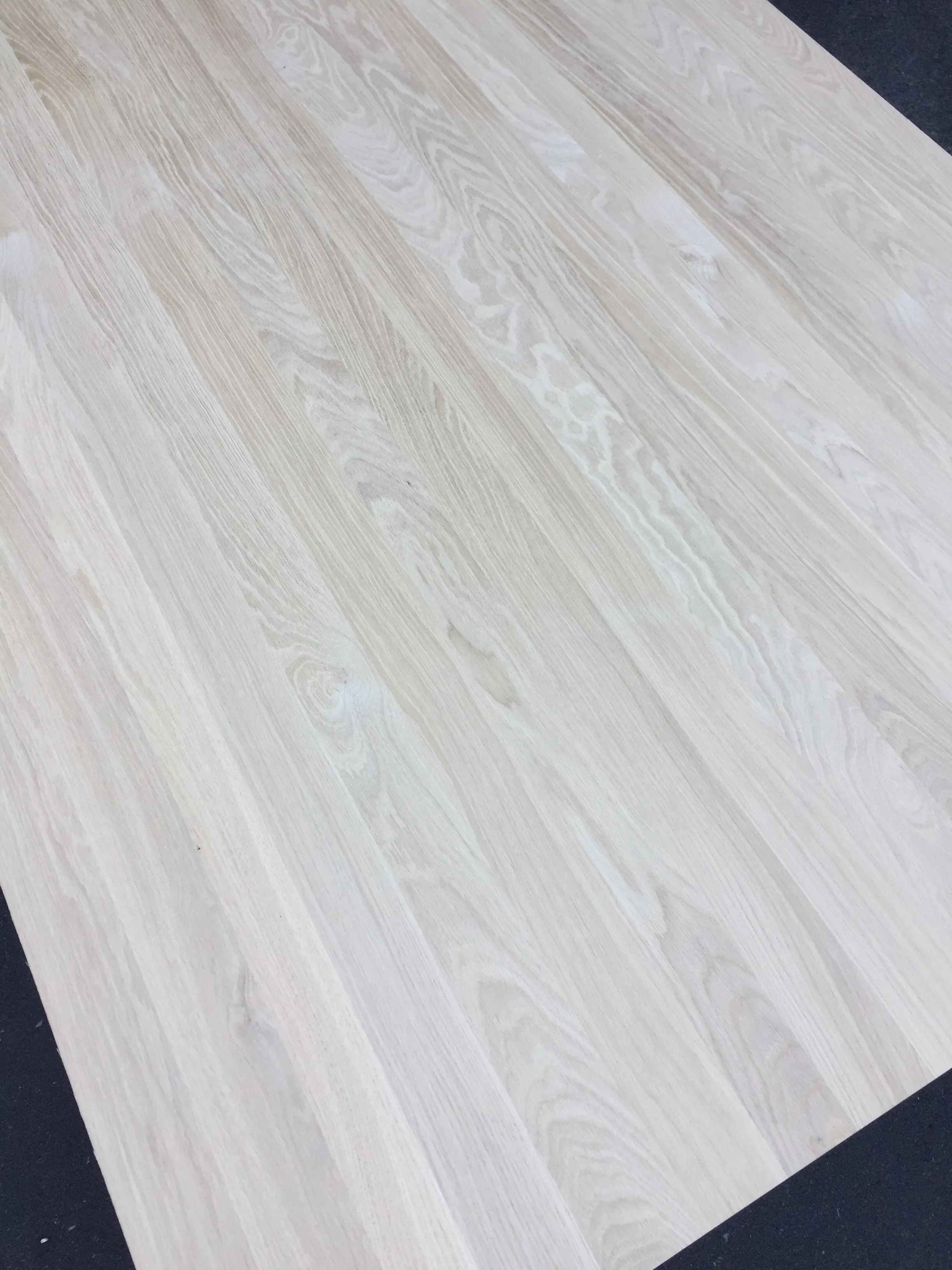 \\Ad.wurzbacher.de\systems\Allgeier\ShopBilder\Holz- und Plattenwerkstoffe\Leimholzplatten\Euroforest\White Oak\White Oak A Seite.JPG