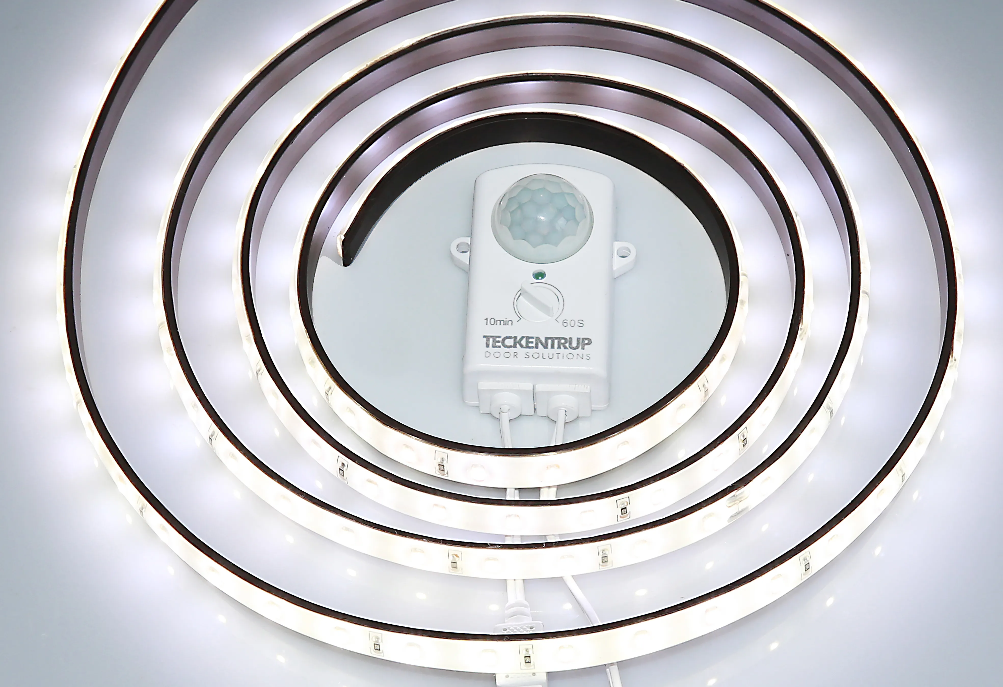 \\Ad.wurzbacher.de\systems\Allgeier\ShopBilder\Bauelemente\Teckentrup\Garagen-LED-Beleuchtung\Bilder Webaufl&ouml;sung\Produktbilder\1J0A6120.jpg