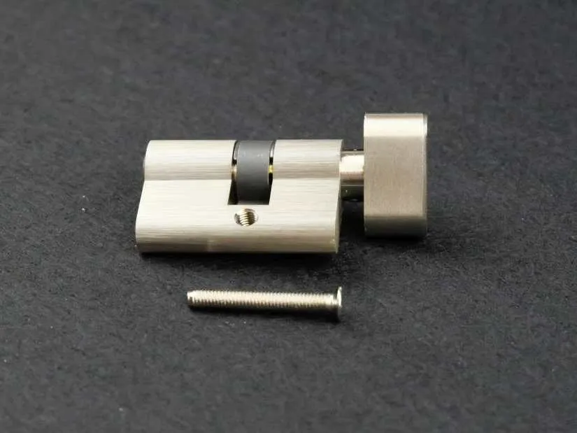 \\Ad.wurzbacher.de\systems\Allgeier\ShopBilder\Beschläge\56650060 WC-Knaufzylinder - eigenaufn. 1.jpg