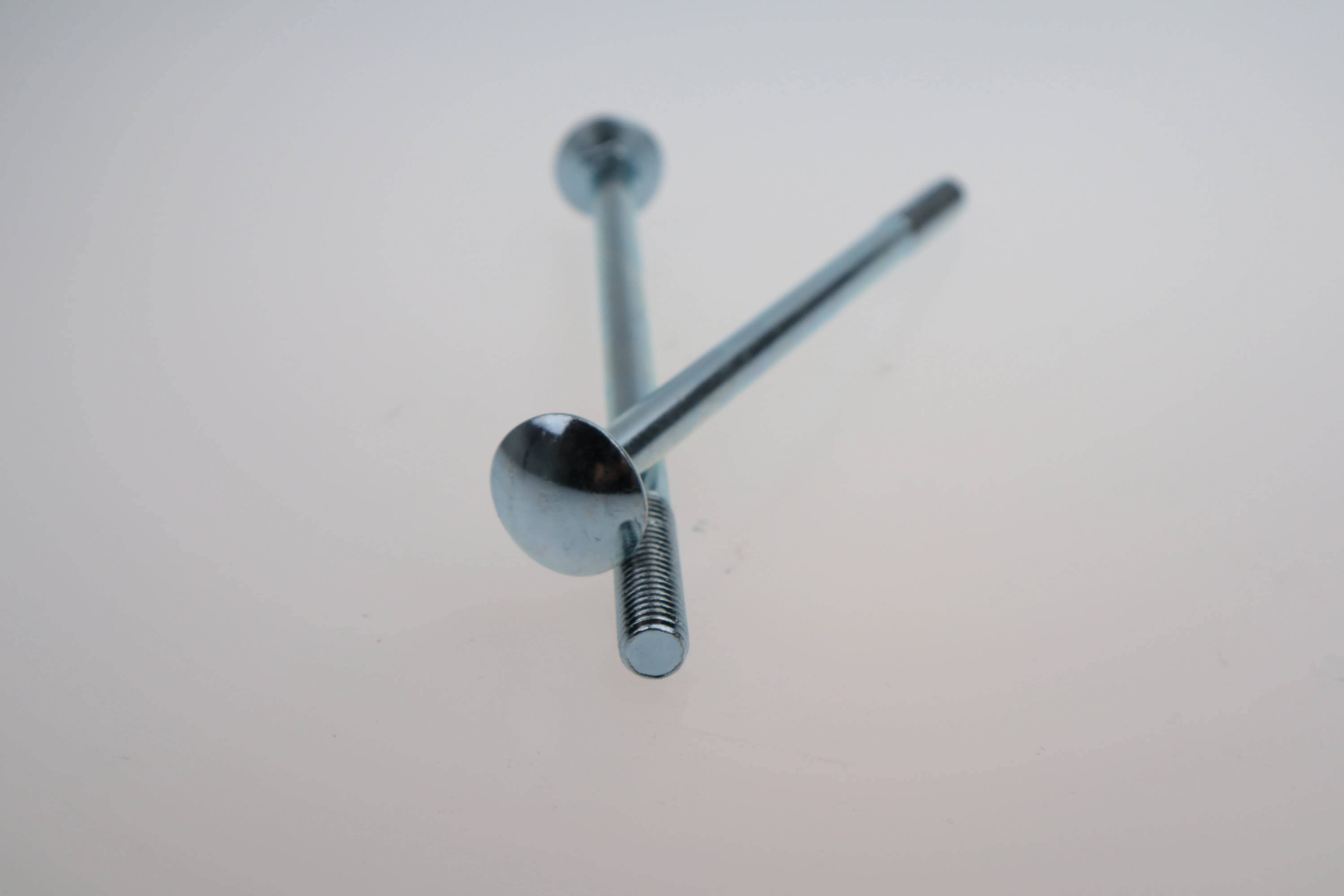 8x40mm Flachrundkopfschraube     200 St.