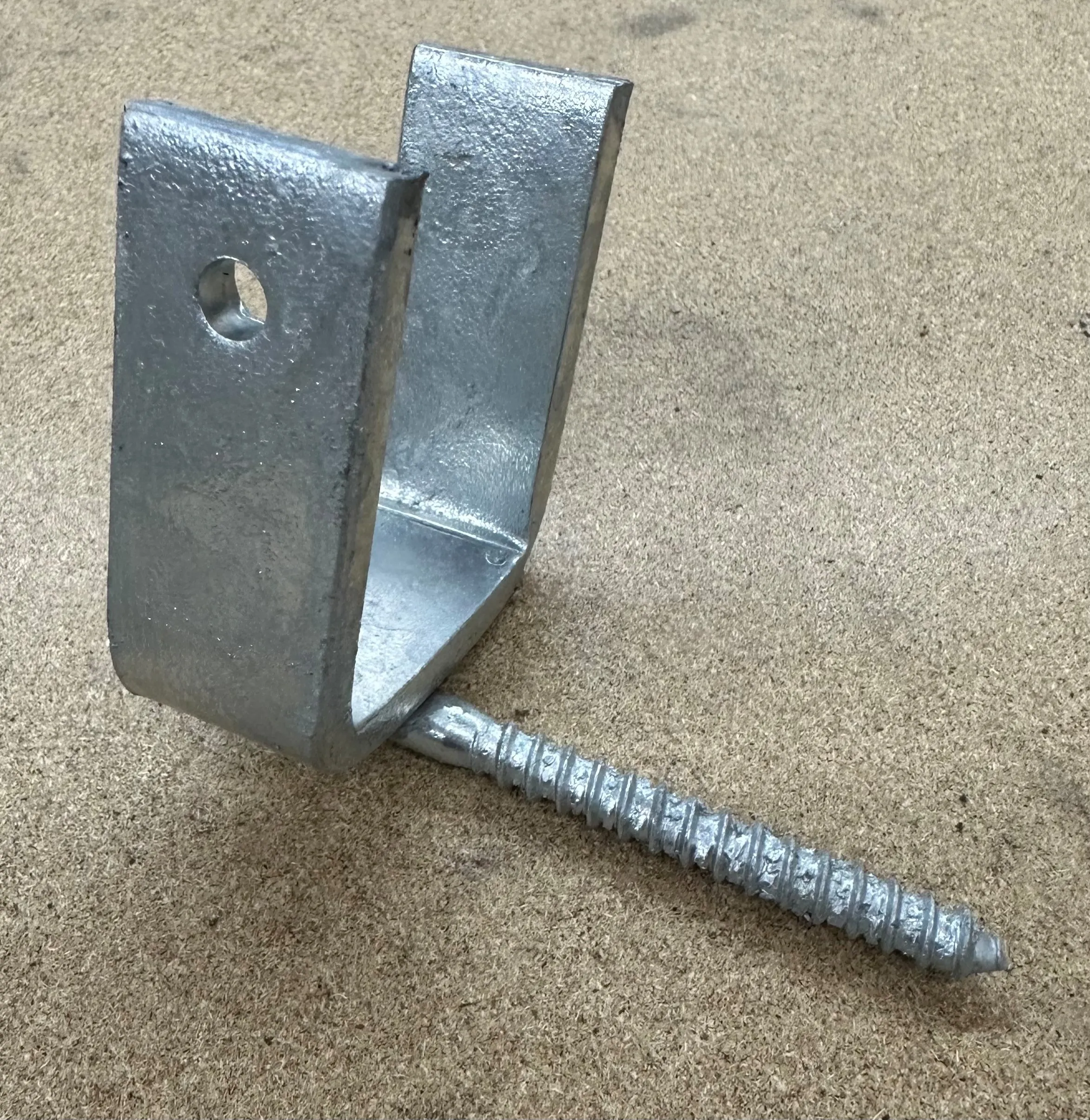 \\Ad.wurzbacher.de\systems\Allgeier\Shopbilder\Eisenteile\Eigenaufnahmen\Zaunriegelhalter\Zaunriegelhalter zum Einschrauben klein.jpg