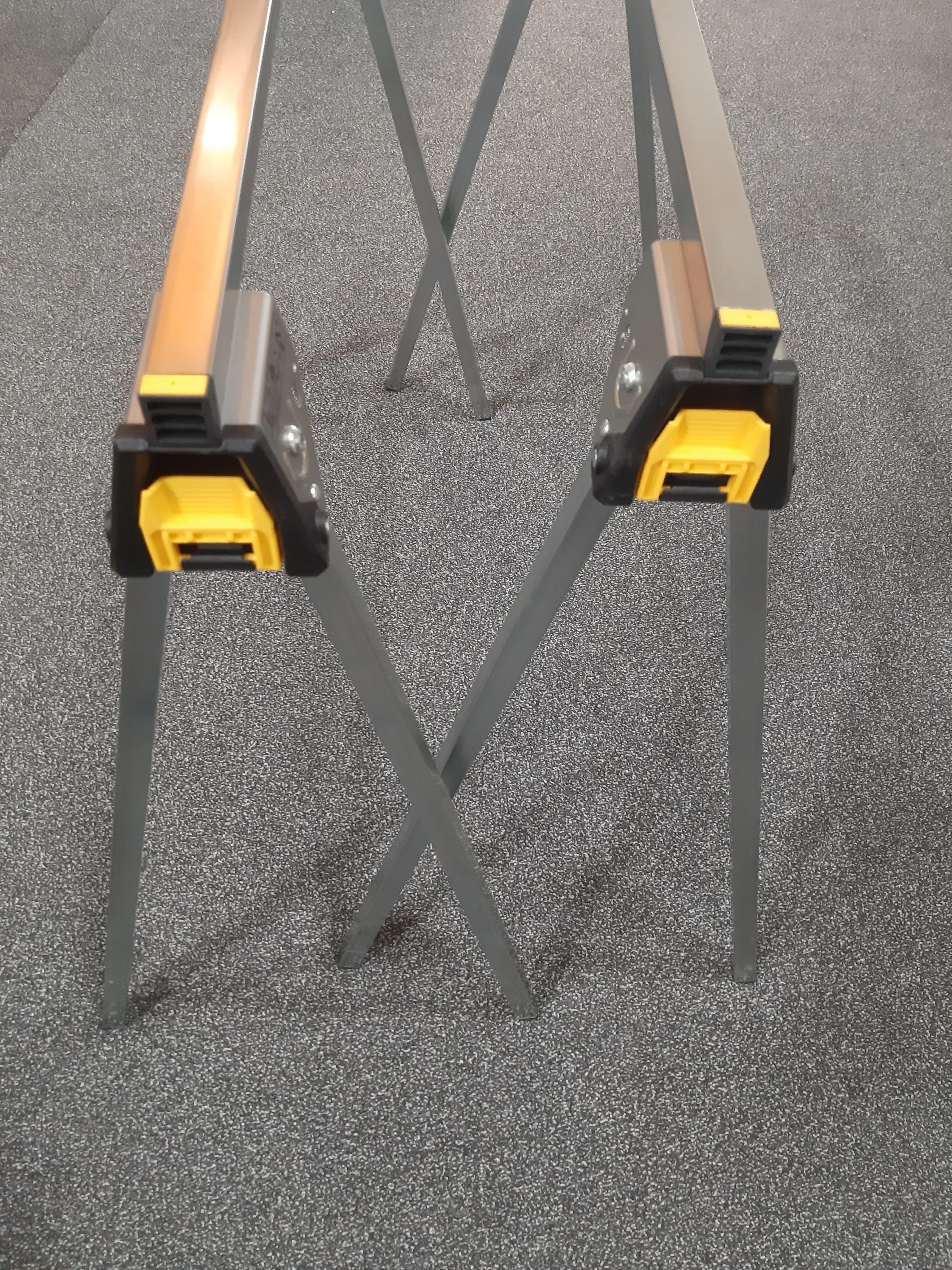 \\Ad.wurzbacher.de\systems\Allgeier\ShopBilder\Werkzeug und Zubehör\Stanley-Dewalt\Eigenaufnahme\STST81337-1 Unterstellbock Metall\20190423_125004_resized.jpg