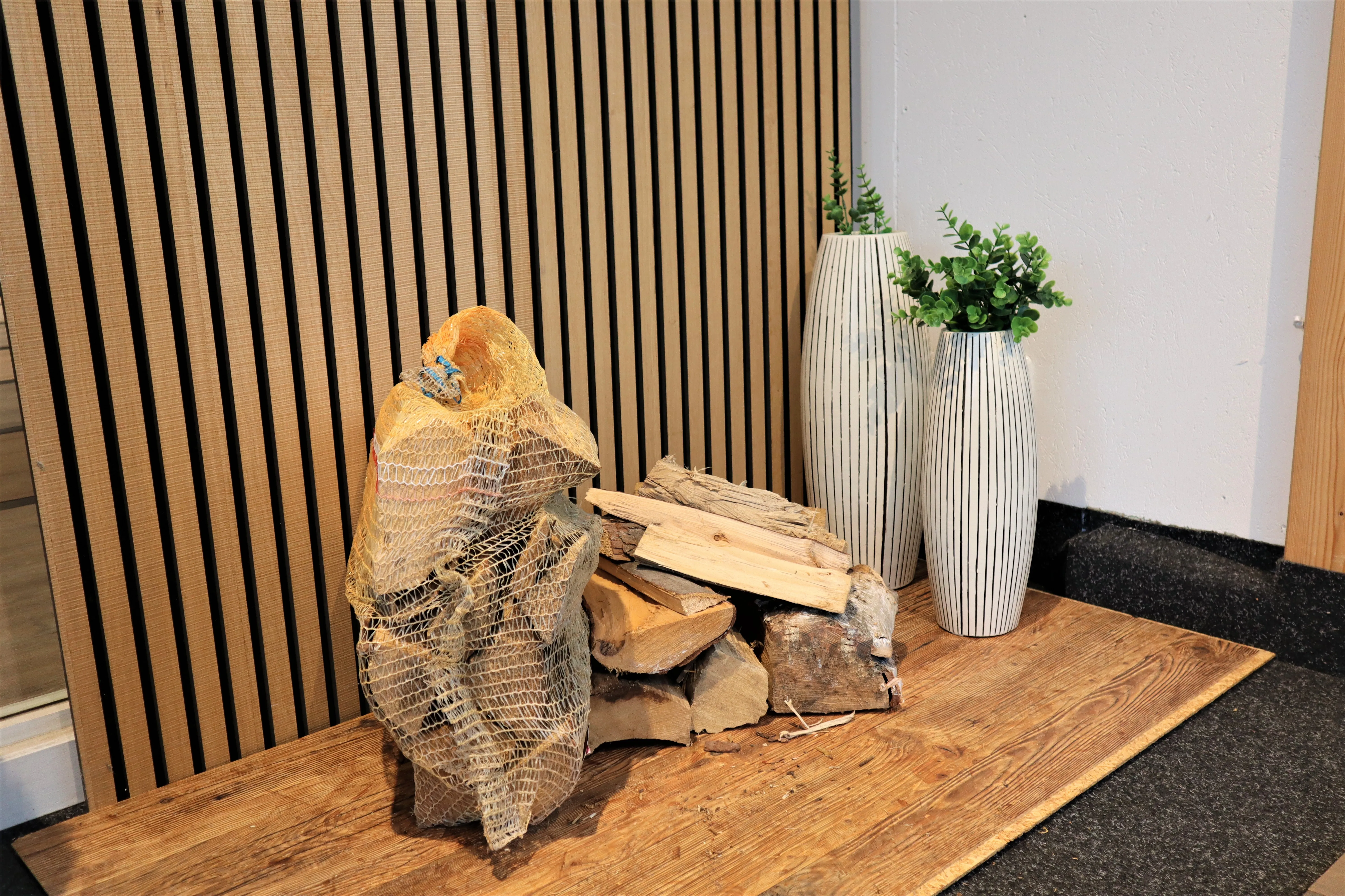 \\Ad.wurzbacher.de\systems\Allgeier\Shopbilder\Garten\Eigenaufnahmen\Brennholz Anmachholz Kaminholz.JPG